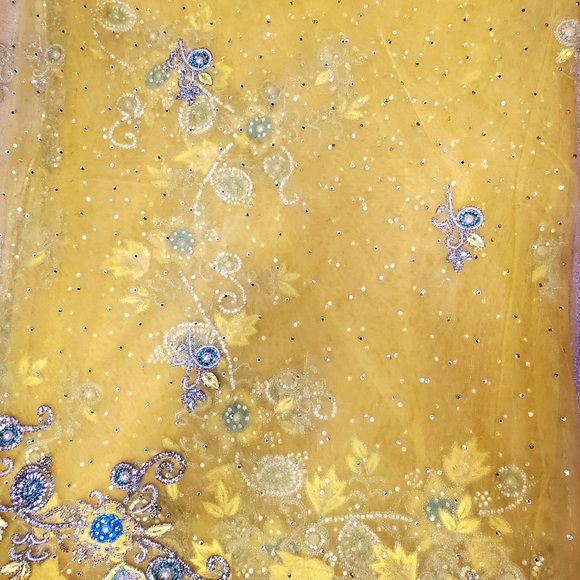 Yellow saree with heavy border work - Picture 3 of 3